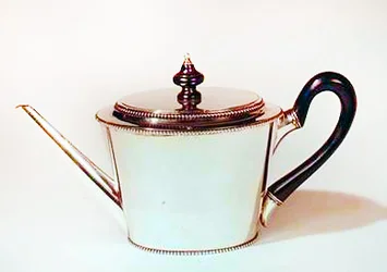 Theepot, gemaakt door Svalte Striebeck, Amsterdam, 1792